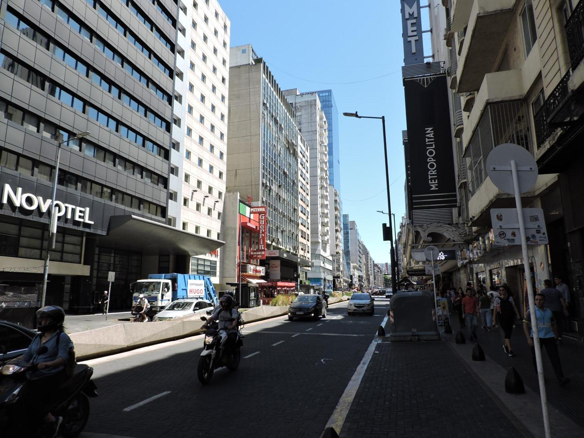 Appartamento 4 Ventanales Sobre La Avenida Corrientes Buenos Aires Esterno foto