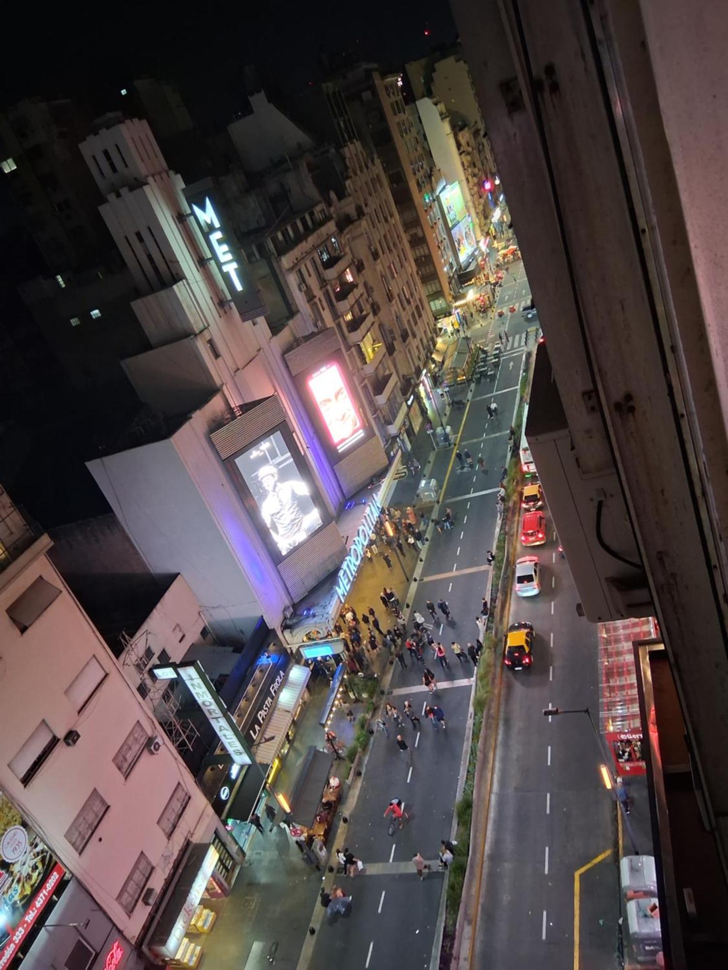 Appartamento 4 Ventanales Sobre La Avenida Corrientes Buenos Aires Esterno foto